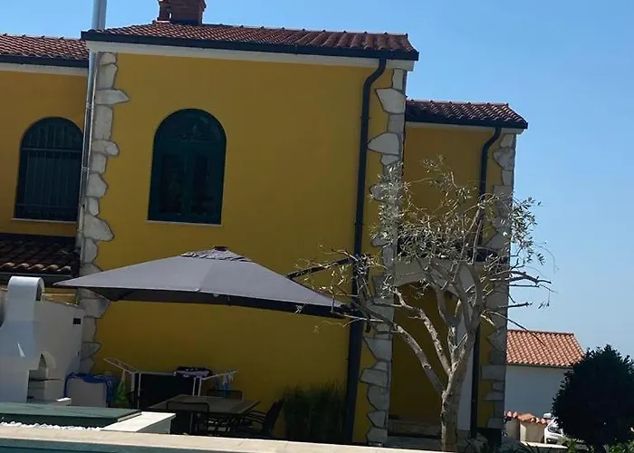 Villa Aurora *